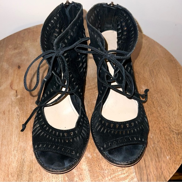 Vince Camuto Tarita Lace Up Sandals - Picture 5 of 9